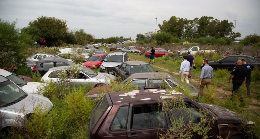 Provincia comienza el proceso para el retiro de vehículos abandonados en comisarías de la ciudad de Santa Fe