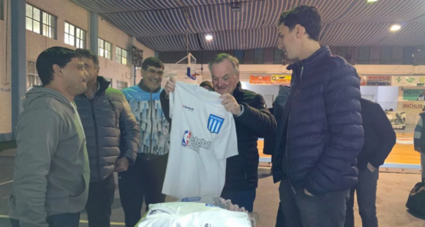 El senador Felipe Michlig acerc&oacute; aportes y equipamientos al Club Racing LTC de la ciudad de San Crist&oacute;bal