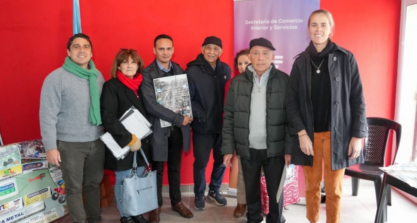 D&iacute;a de la Bandera: Provincia acompa&ntilde;a las actividades organizadas por comerciantes de la avenida Facundo Zuvir&iacute;a en Santa Fe