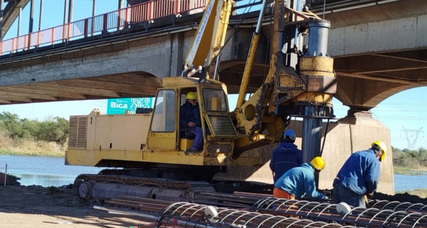 Comenz&oacute; la colocaci&oacute;n de los pilotes que sostendr&aacute;n la estructura del Nuevo Puente Santa Fe-Santo Tom&eacute;