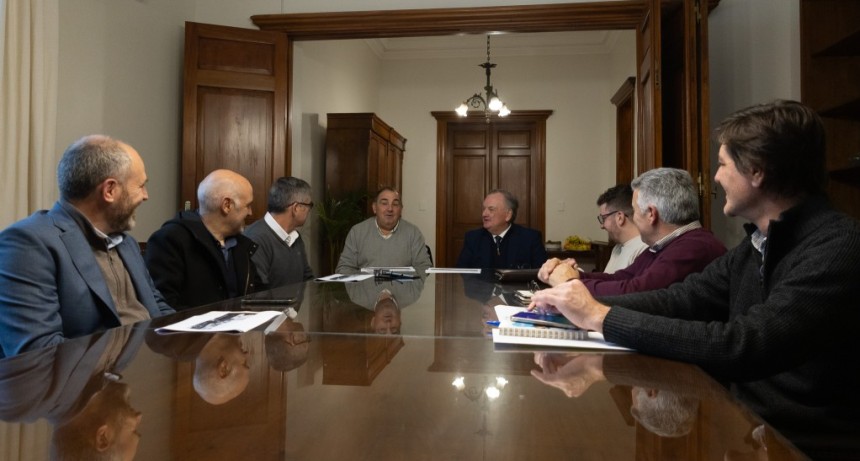 Michlig recibi&oacute; al intendente Poletti por la puesta en valor de Plaza Italia