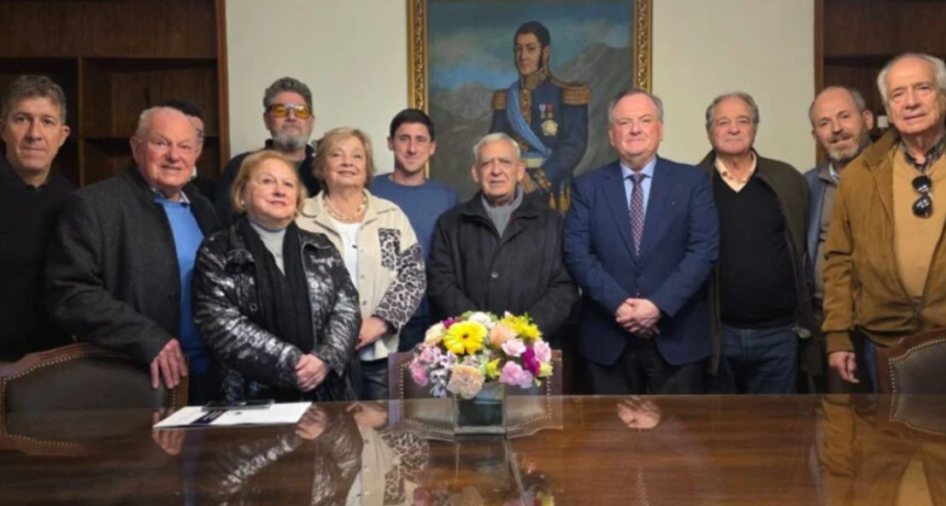 Asociaciones Italianas y Vecinal Sur sumaron sus aportes para poner en valor la Plaza frente a legislatura