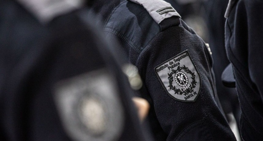 Santa Fe quiere sumar 1.400 nuevos polic&iacute;as y ofrece becas de hasta 500.000 pesos para la formaci&oacute;n