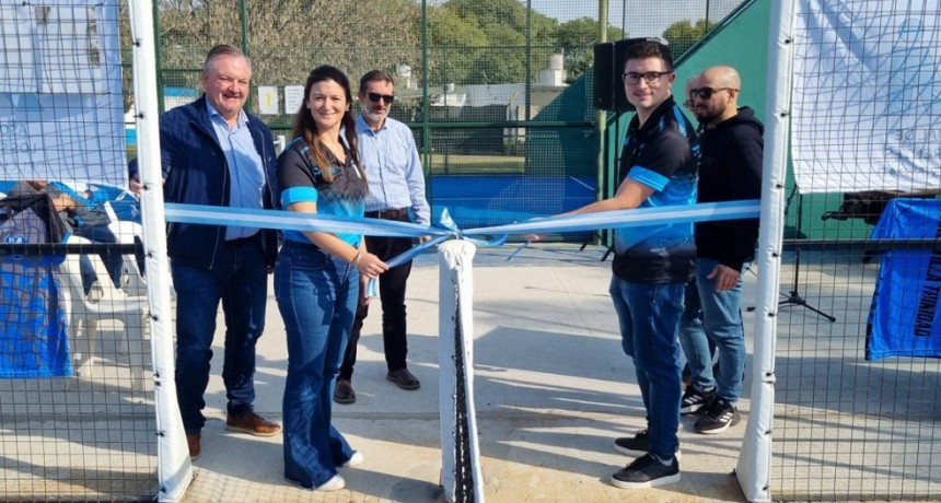 Inauguraci&oacute;n de nueva cancha de p&aacute;del de blindex en el Club Atl&eacute;tico Libertad de Villa Trinidad