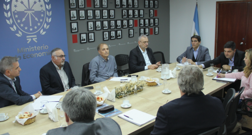 La Comisi&oacute;n de An&aacute;lisis del Sistema Tributario se reuni&oacute; con representantes de los sectores de la industria y construcci&oacute;n