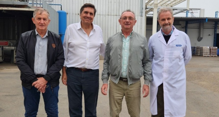 Costamagna recorri&oacute; las instalaciones del Establecimiento San Ignacio SA