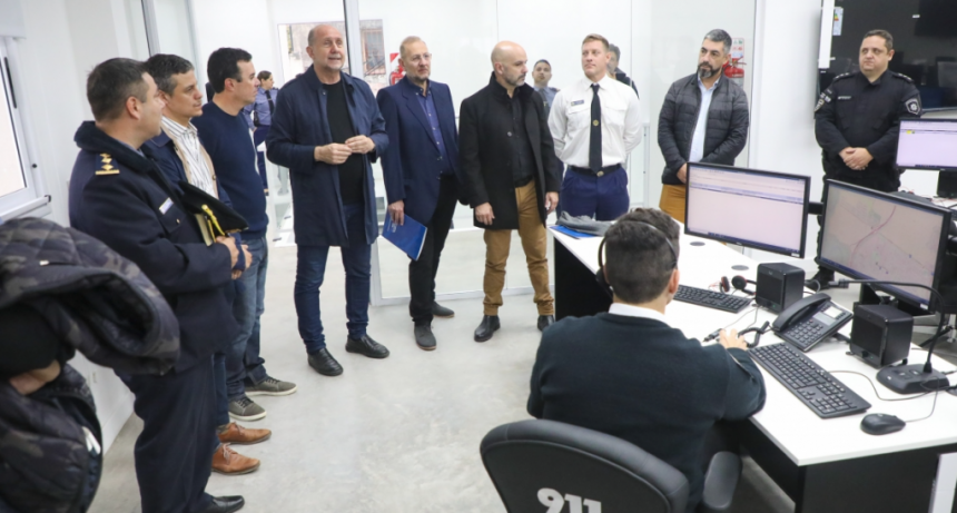 Perotti recorri&oacute; las nuevas instalaciones del 911 en la ciudad de Santa Fe