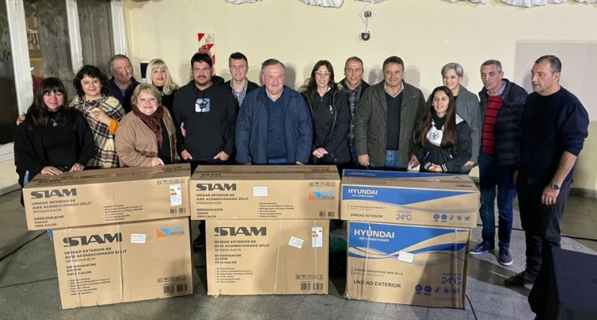 Entrega de aportes, equipamientos y elementos deportivos a instituciones de San Crist&oacute;bal
