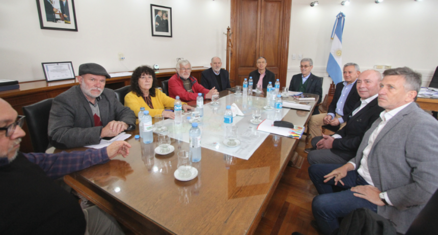 La Provincia inici&oacute; el di&aacute;logo paritario con los gremios de la Administraci&oacute;n Central