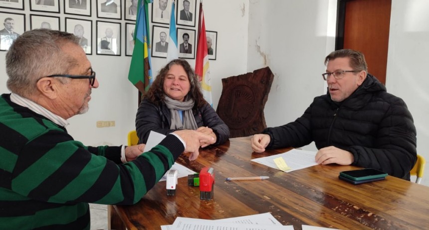 Borla visit&oacute; Colonia Angeloni y firm&oacute; un convenio con la comuna por fondos para la ejecuci&oacute;n de obras