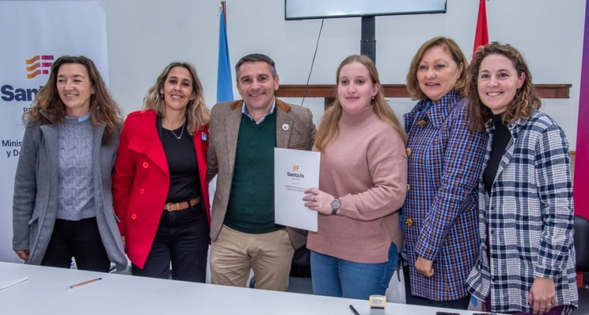 San Agust&iacute;n: el presidente comunal Cristian Osta firm&oacute; importantes convenios para fortalecer el &aacute;rea social de la comuna