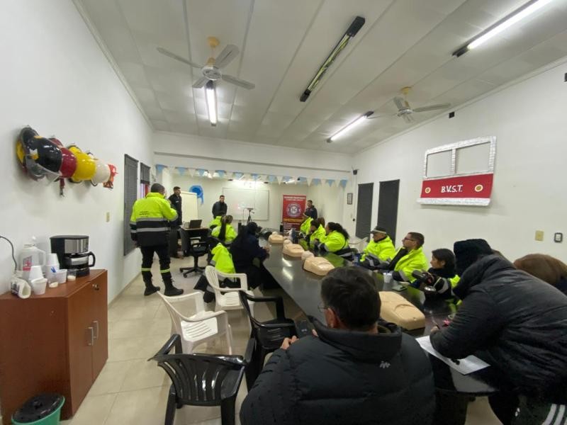 Santo Tomé: Bomberos Voluntarios instruyeron a la Policía Municipal en técnicas vitales de RCP y Primeros Auxilios