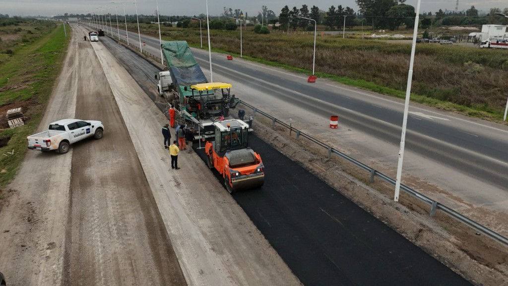 Por el avance de la obra del tercer carril de Autopista Rosario-Santa Fe, se implementan desvíos para camiones