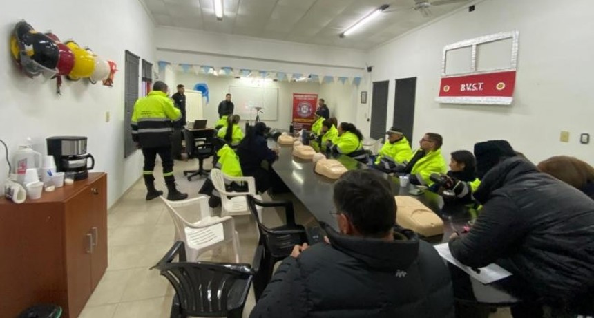Santo Tom&eacute;: Bomberos Voluntarios instruyeron a la Polic&iacute;a Municipal en t&eacute;cnicas vitales de RCP y Primeros Auxilios