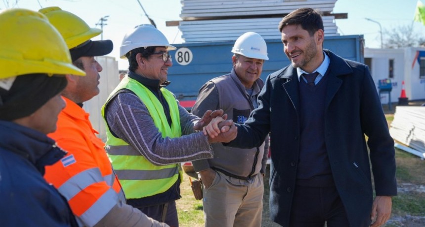 Pullaro puso en marcha la construcci&oacute;n de la primera Estaci&oacute;n Policial en la ciudad de Santa Fe