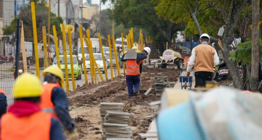 Acuerdo Capital: avanzan las obras en el cantero central y mejoras h&iacute;dricas de avenida Arist&oacute;bulo del Valle