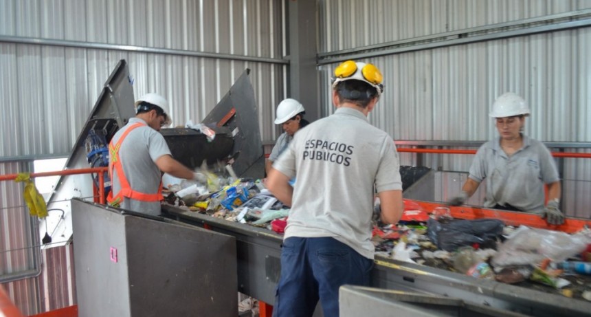 Residuos: Provincia entrega equipamiento para promover la econom&iacute;a circular