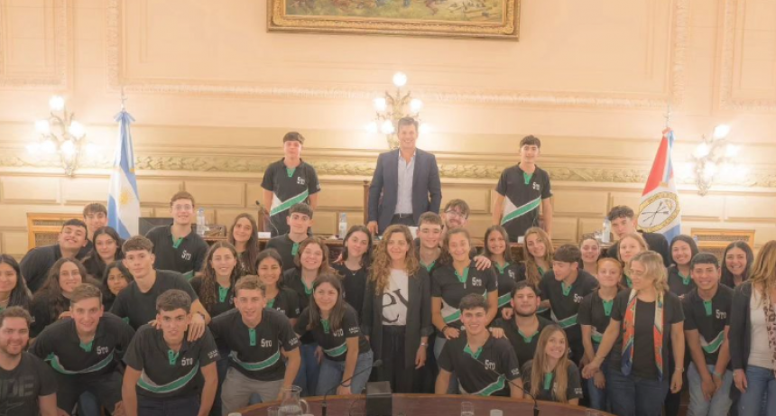 El senador Diana acompa&ntilde;&oacute; a los alumnos de la Escuela N&ordm; 310 &ldquo;Jos&eacute; Gervasio Artigas de San Genaro en una Sesi&oacute;n Simulada 