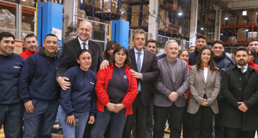 Perotti y Massa recorrieron la planta de la empresa de electrodom&eacute;sticos Liliana