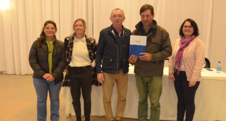 Costamagna entreg&oacute; cr&eacute;ditos a productores del departamento General L&oacute;pez afectados por la sequ&iacute;a