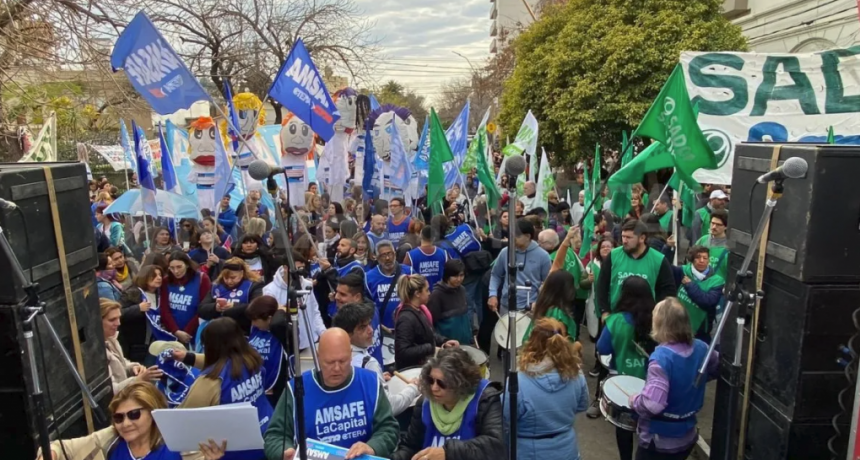 Paritaria Docente: los maestros p&uacute;blicos y privados aceptaron la propuesta de la Provincia