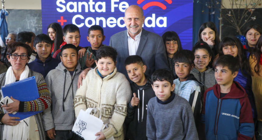 Santa Fe M&aacute;s Conectada: Perotti inaugur&oacute; el programa en un complejo educativo de la ciudad capital