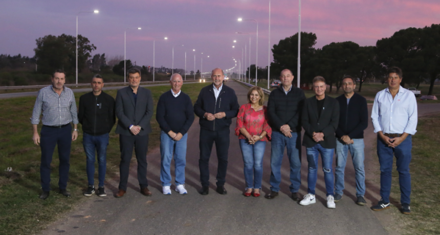Perotti habilit&oacute; la nueva iluminaci&oacute;n LED de un tramo de la Autopista Santa Fe-Rosario