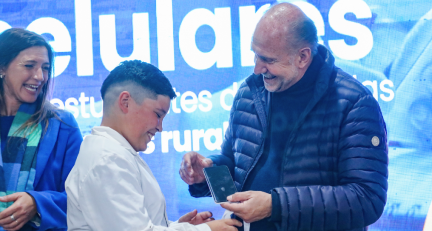 Perotti entreg&oacute; dispositivos m&oacute;viles e inaugur&oacute; un corredor productivo en el departamento San Crist&oacute;bal