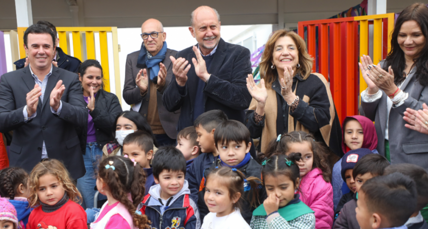 Perotti inaugur&oacute; el nuevo edificio de un Jard&iacute;n de Infantes Pospandemia en el barrio Favaloro de la ciudad de Santa Fe