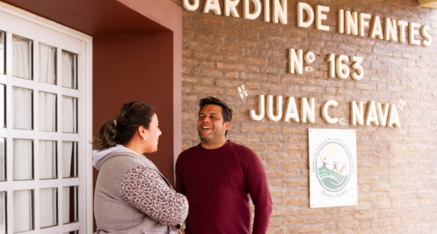 Alvizo visit&oacute; el jard&iacute;n de infantes &ldquo;Juan Carlos Navas&rdquo; y don&oacute; elementos para un  bingo solidario