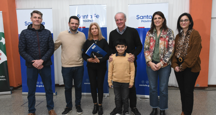 La Provincia entreg&oacute; 45 escrituras en el departamento General Obligado