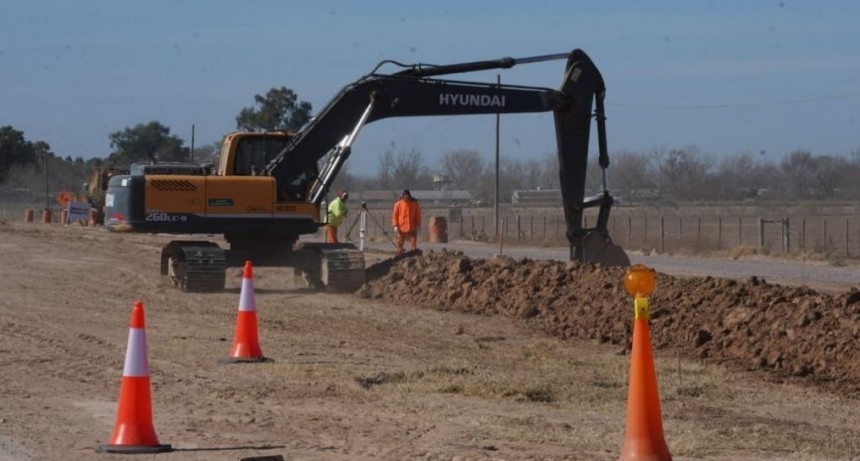 Con fondos provinciales comenzaron las obras de pavimentaci&oacute;n en los desv&iacute;os del circunvalar de la Ruta 70