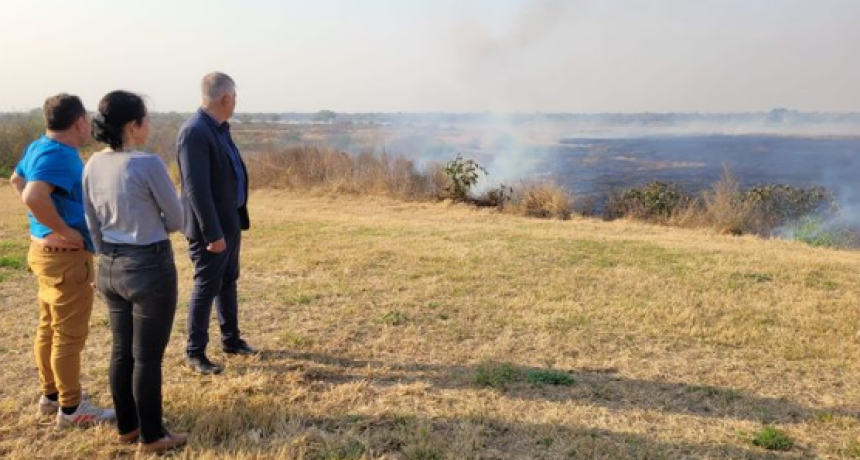 La Municipalidad de Sauce Viejo brinda asistencia ante incendios intencionales en la ciudad