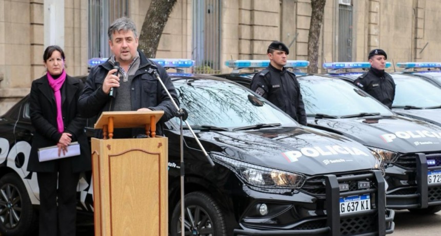 Provincia entreg&oacute; m&oacute;viles policiales para el departamento Las Colonias