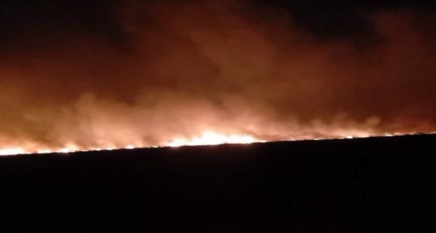 Impresionante incendio en el predio del Aeropuerto de Sauce Viejo