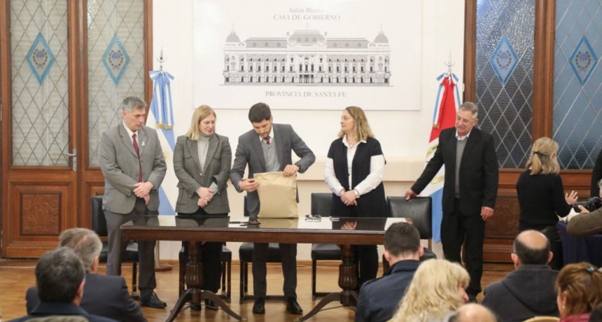 Pullaro: &ldquo;Estamos haciendo la compra m&aacute;s grande de ambulancias de alta complejidad en la provincia de Santa Fe&rdquo;