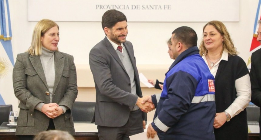 Provincia reconoci&oacute; a trabajadores de Salud que repararon y dejaron operativas 129 ambulancias