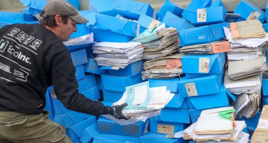 Despapelizaci&oacute;n: reciclan m&aacute;s de 15 toneladas de expedientes que est&aacute;n en descarte en Salud