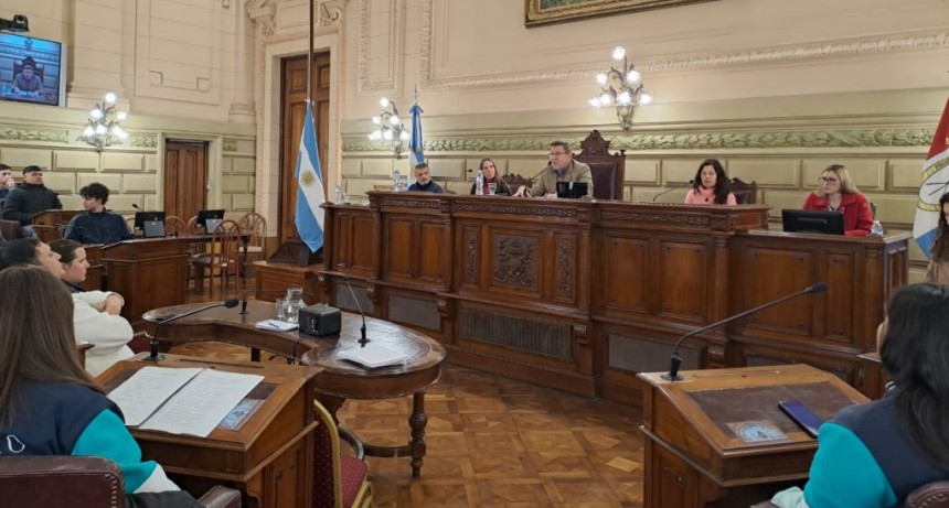 Senado Abierto a la Ciudadan&iacute;a: alumnos de Gobernador Crespo visitaron la Legislatura junto al senador Borla