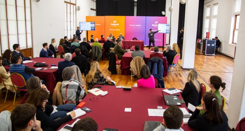 Representantes de Municipios y Comunas participaron de talleres sobre internacionalizaci&oacute;n