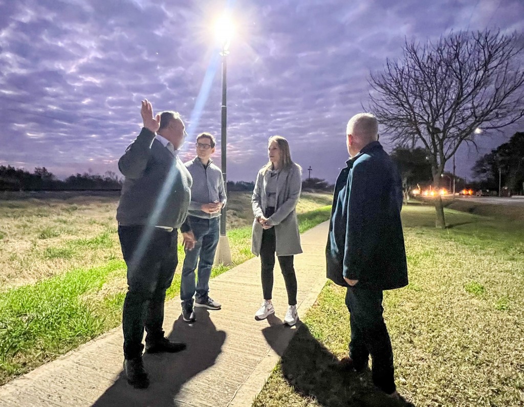 Programa Vínculos: avanza la iluminación de la ciclovía en Sauce Viejo