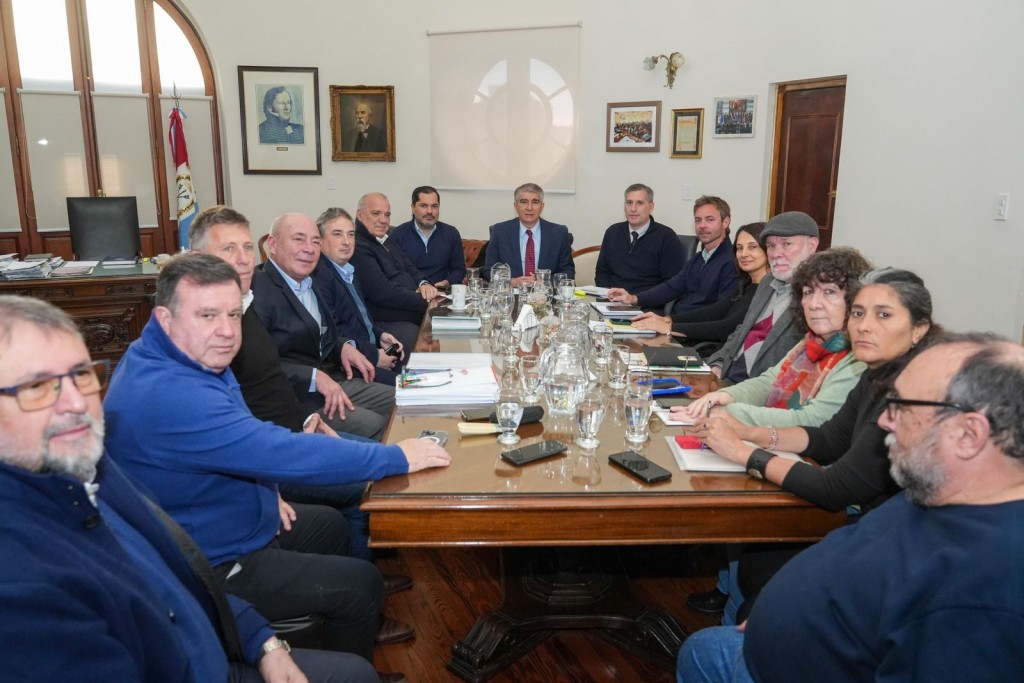 Provincia ofreció a los estatales un aumento semestral del 7 %, con piso mínimo garantizado de 40 mil pesos en los primeros meses