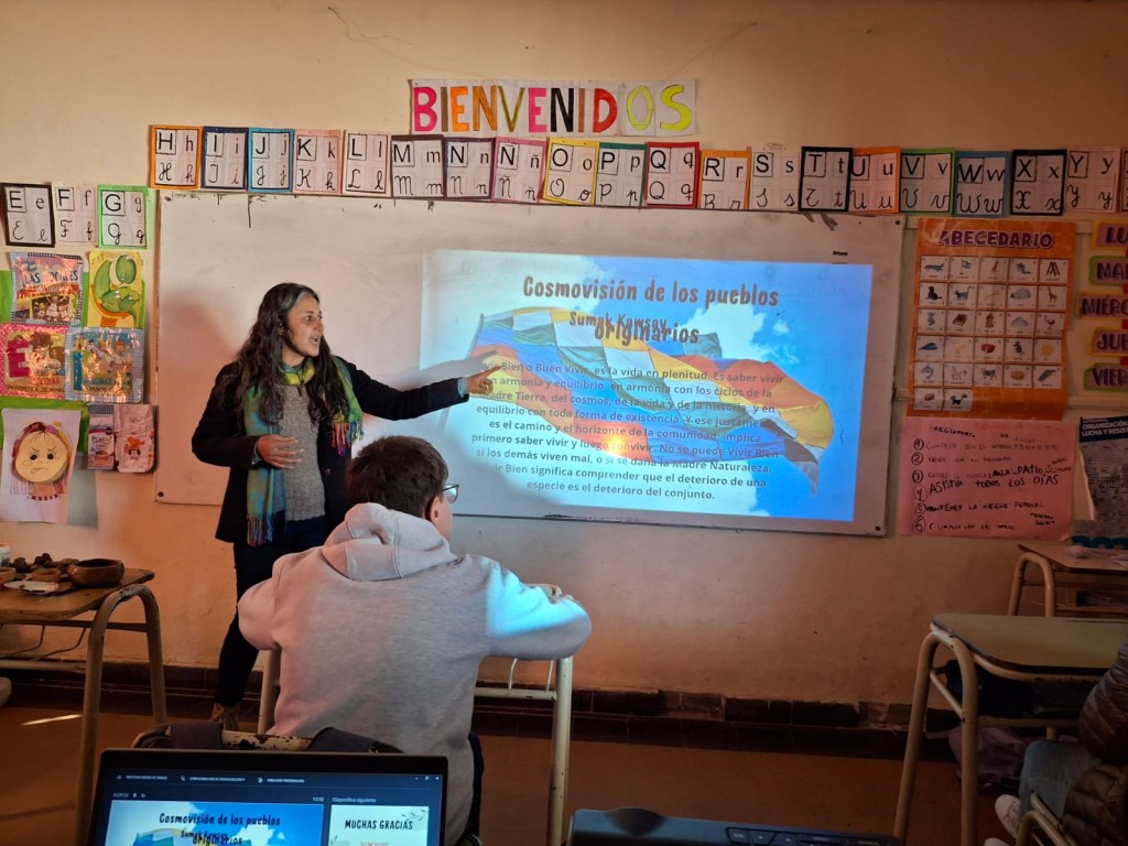 La historia en el aula: el museo visita la Escuela Monte de los Padres de Sauce Viejo