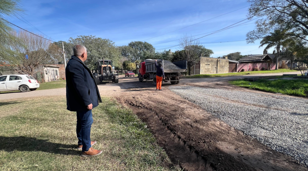 Sauce Viejo avanza con la colocación de tubos en barrio Adelina Oeste