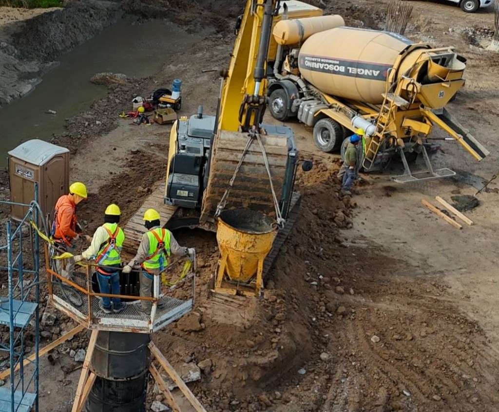 La Provincia hormigonó las primeras 3 columnas del Nuevo Puente Carretero