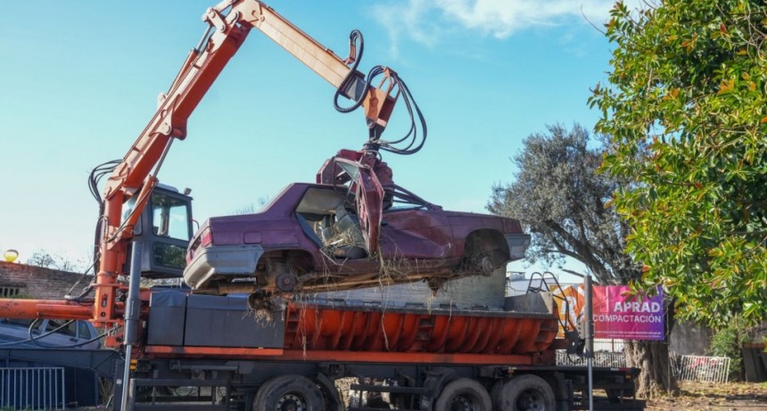 Comenz&oacute; una nueva etapa del plan de compactaci&oacute;n de veh&iacute;culos abandonados en dep&oacute;sitos policiales de Santa Fe