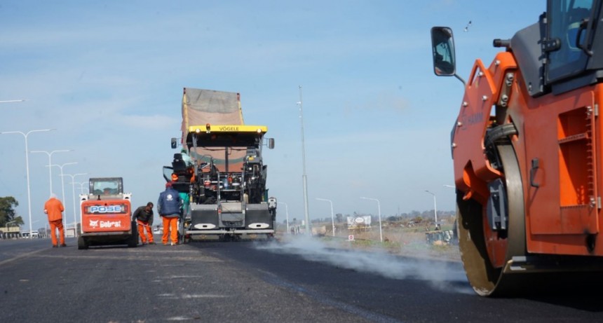 Enrico: &ldquo;Promediamos ya el 35 % de la obra del Tercer Carril de la autopista y proyectamos concluirla a mediados de 2026&rdquo;