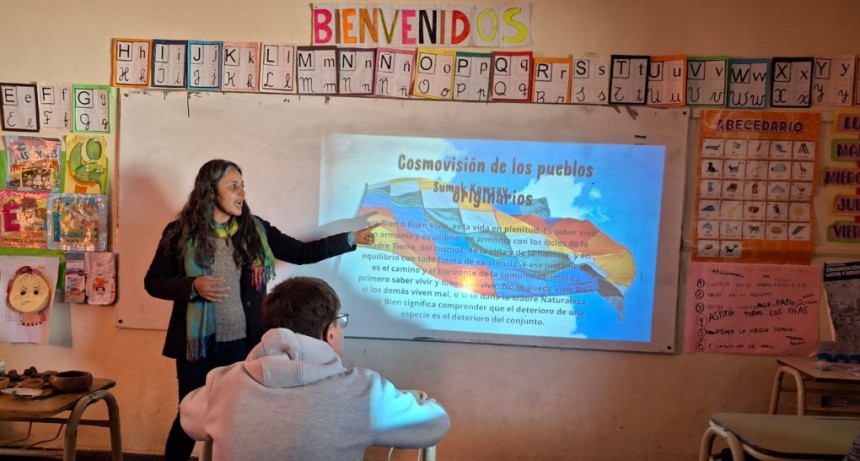 La historia en el aula: el museo visita la Escuela Monte de los Padres de Sauce Viejo