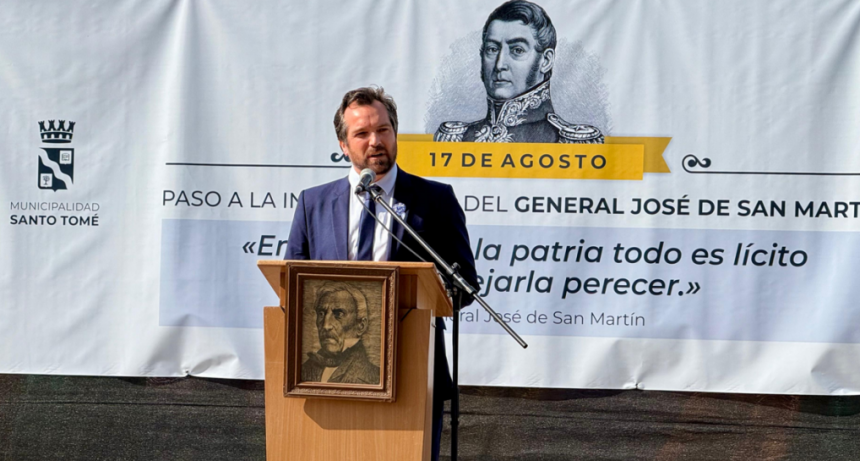 Homenaje al General San Mart&iacute;n en Santo Tom&eacute;