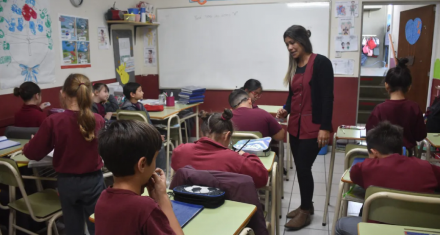 Asistencia Perfecta: m&aacute;s de 56 mil docentes, directivos, secretarios y preceptores cobrar&aacute;n el viernes el incentivo mensual de julio